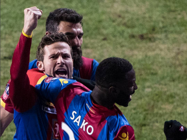 Cabaye celebrates his penalty against Reading